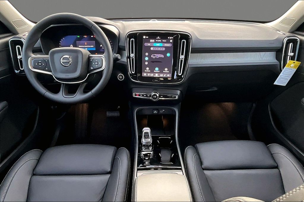 2026 Volvo XC40 Plus - Photo 10