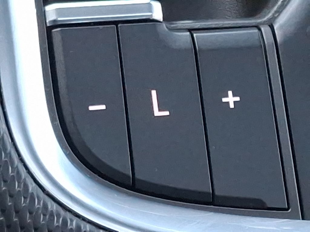 2022 Chevrolet Suburban RST 28