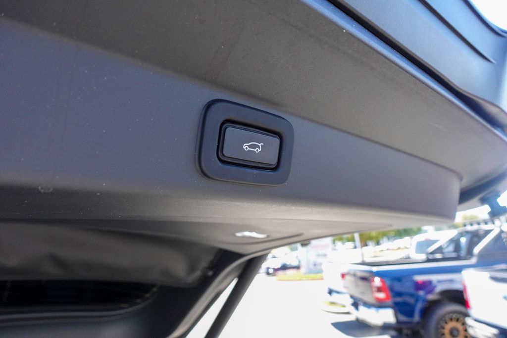 Used 2023 Blue Land Rover SE image 37