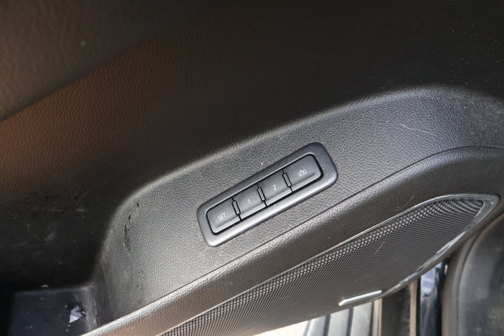 Thumbnail: 2019 Chevrolet Tahoe - 18
