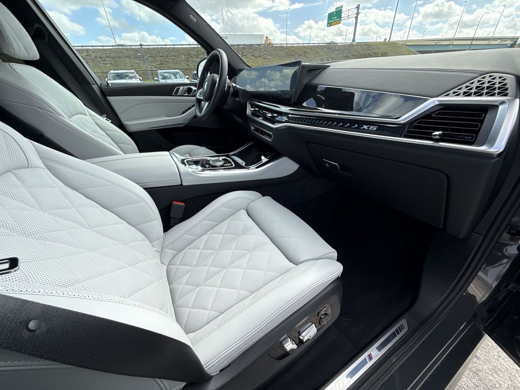 Thumbnail: 2026 BMW X5 - 15