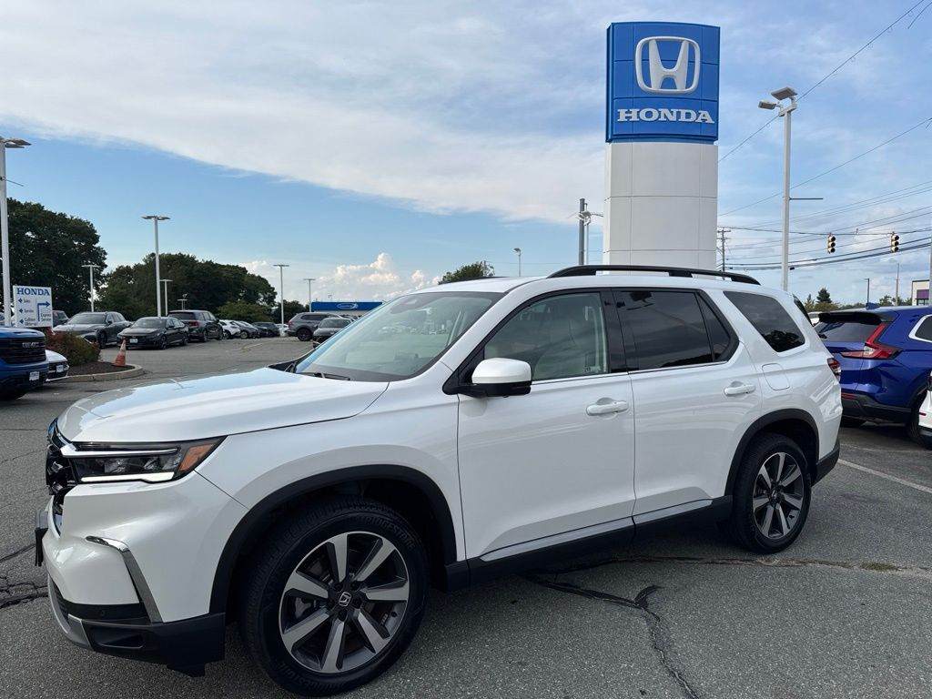 Platinum White 2025 Honda Pilot SUV / Crossover All-Wheel Drive Automatic