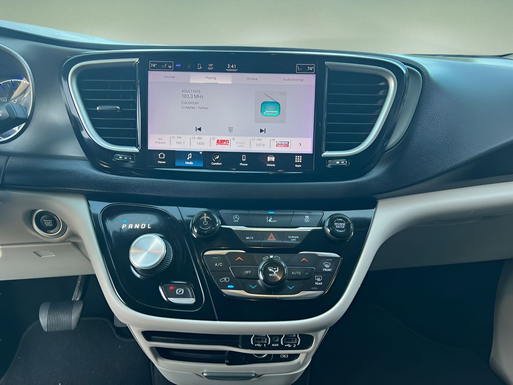 Used 2022 Chrysler Pacifica Van