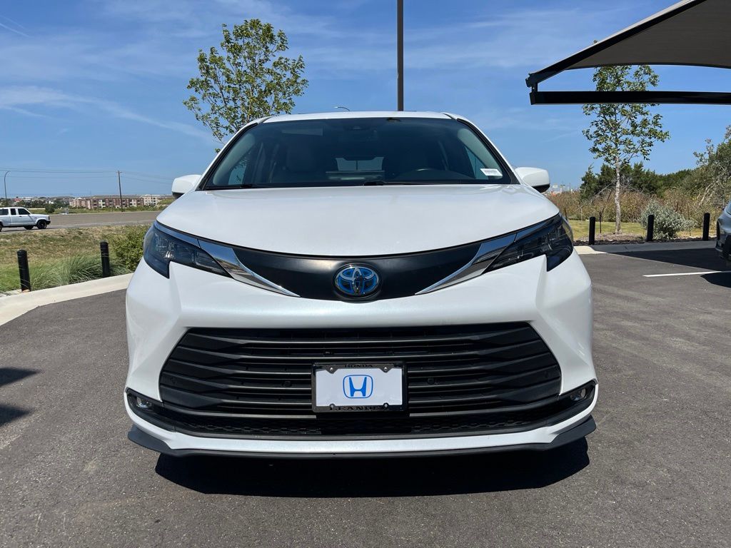 Thumbnail: 2025 Toyota Sienna - 2