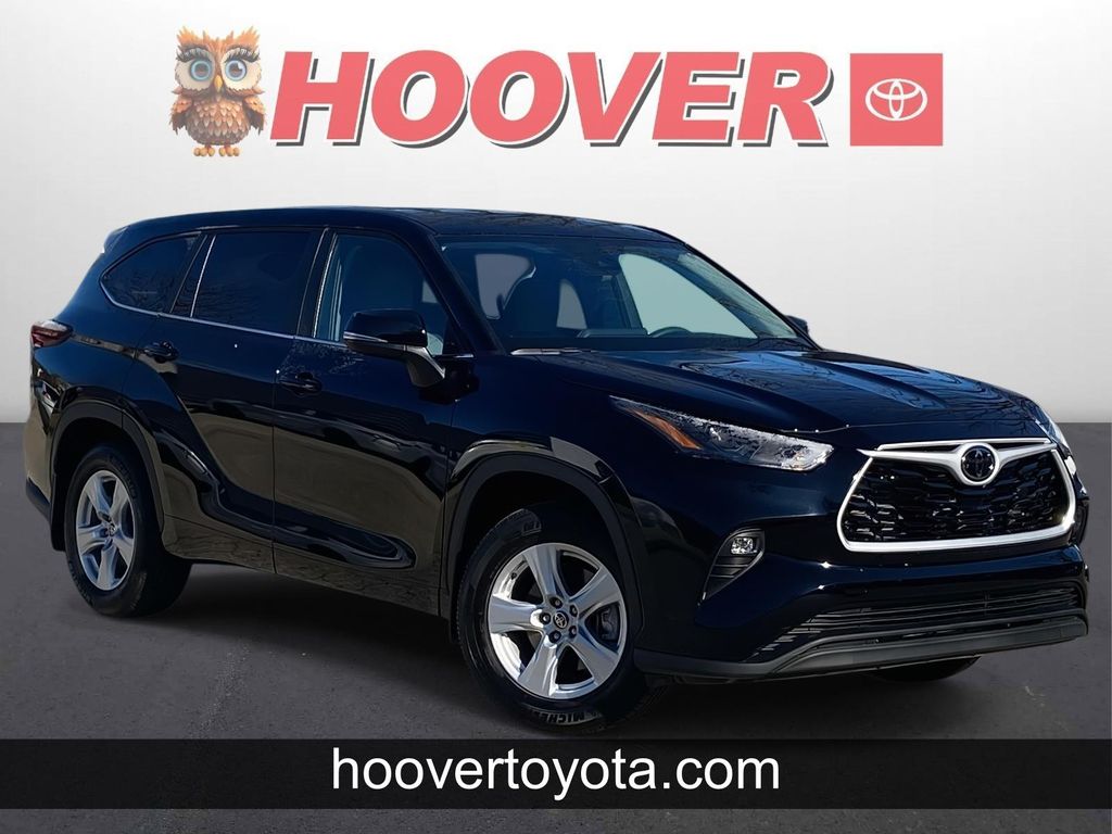 2025 Toyota Highlander LE FWD