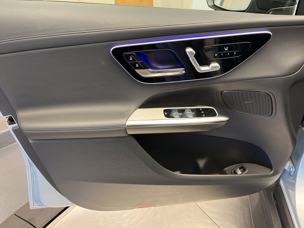 Thumbnail: 2025 Mercedes-Benz GLC - 11