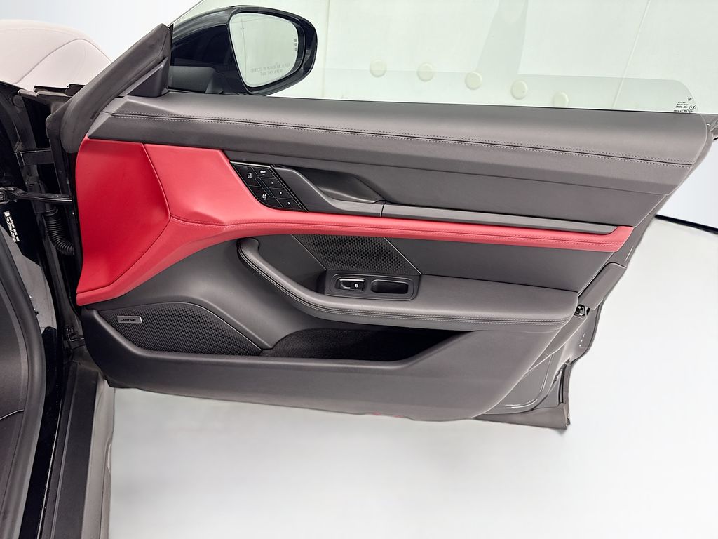 Thumbnail: 2022 Porsche Taycan - 25