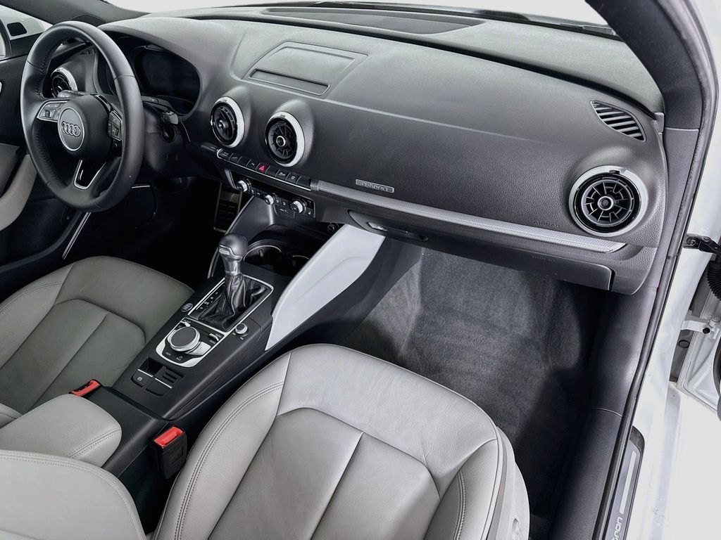 Thumbnail: 2018 Audi A3 e-tron - 17