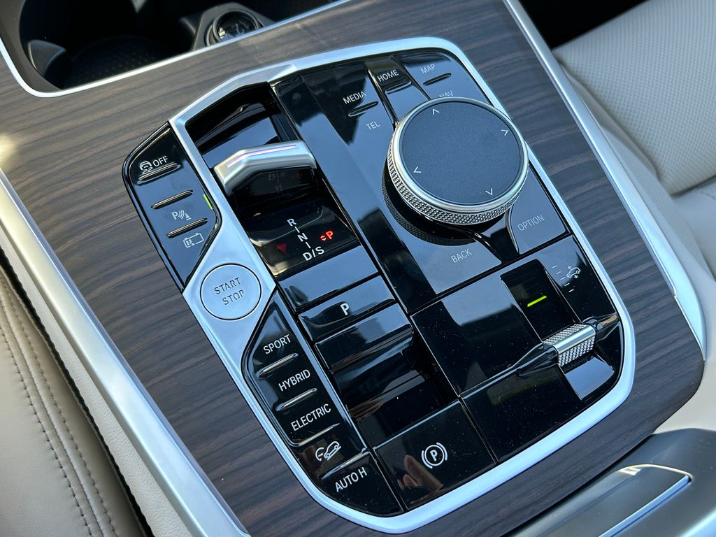 2026 BMW X5 xDrive50e 28