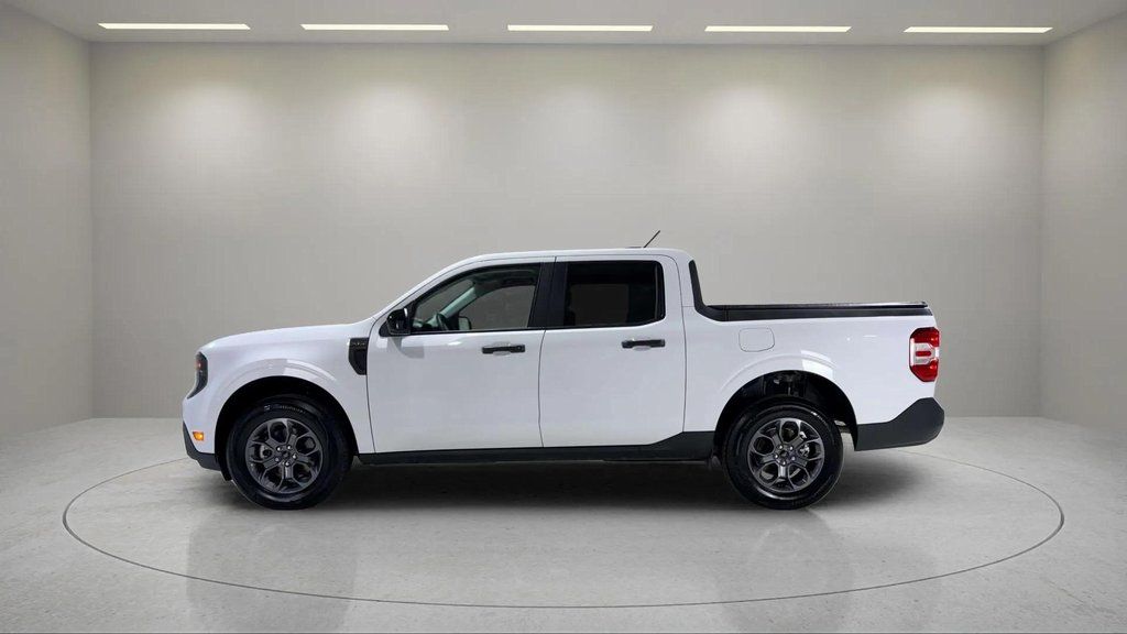 Used 2025 Oxford White Ford XLT image 17