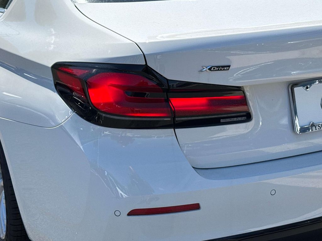 Thumbnail: 2022 BMW 5 Series - 10