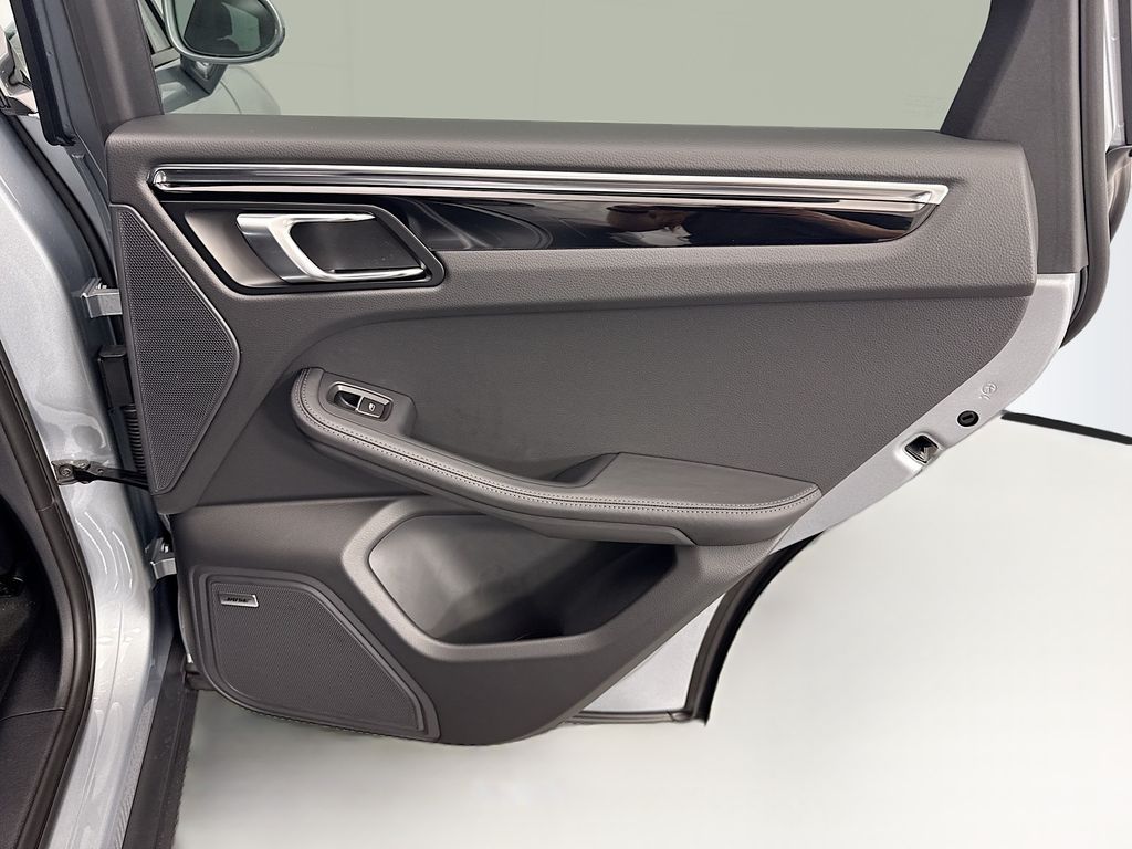 Thumbnail: 2026 Porsche Macan - 28