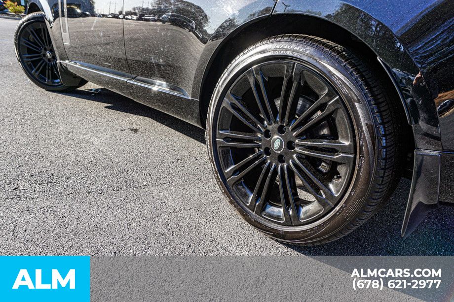 Used 2025 Black Land Rover SE image 15