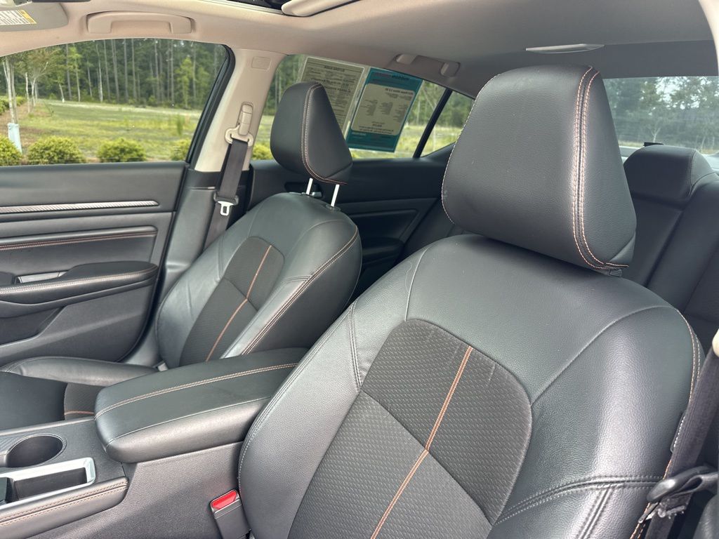 2022 Super Black Clearcoat Nissan Altima 2.5 SR FWD Sedan