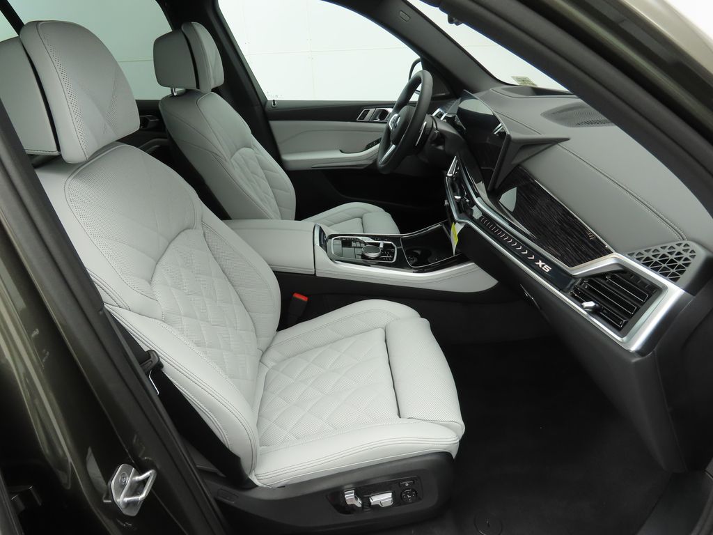 Thumbnail: 2026 BMW X5 - 21