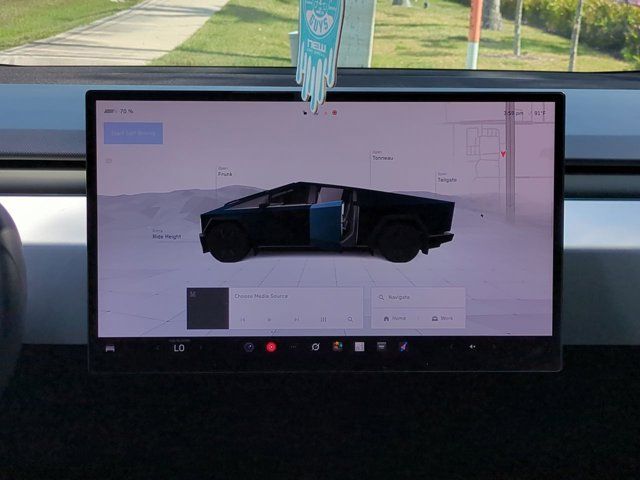 Used 2024  Tesla Base image 16