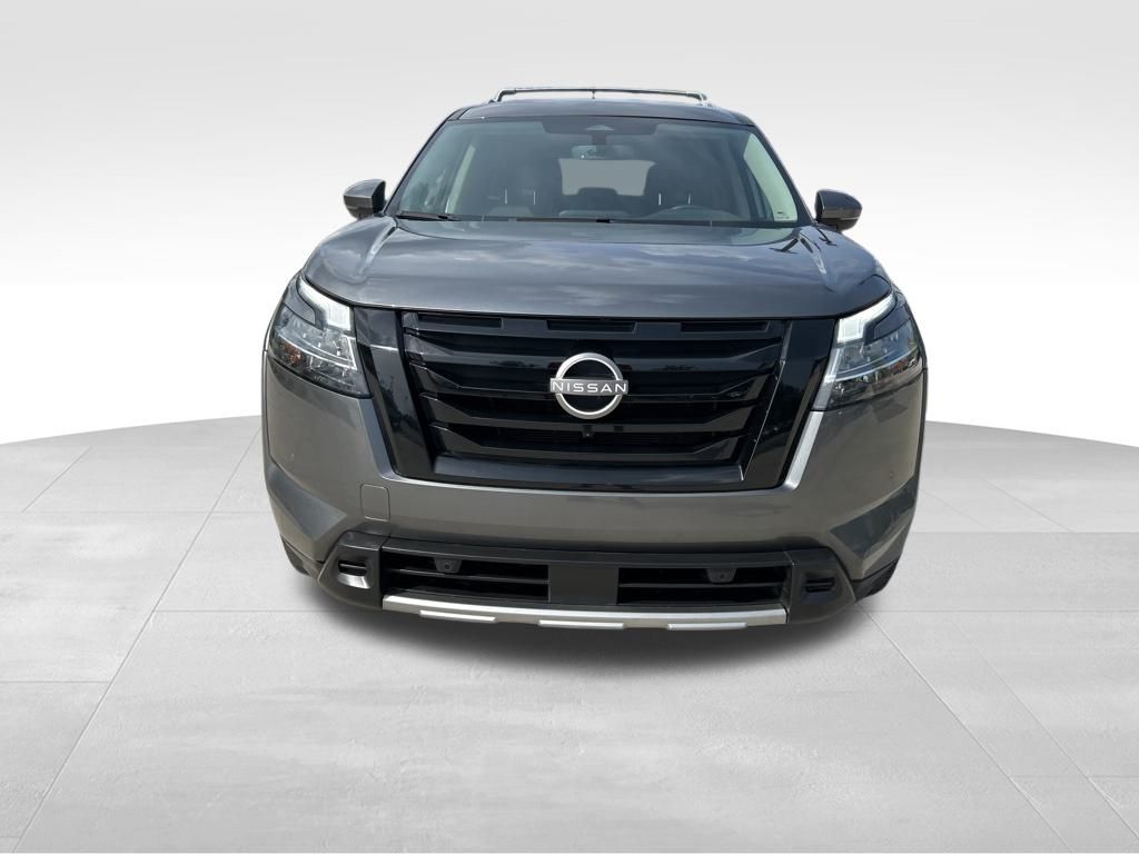 2023 Gun Metallic Nissan Pathfinder SL FWD SUV