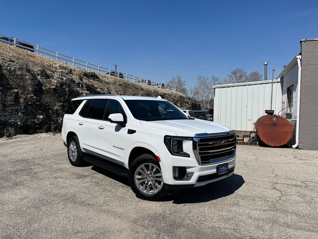 Summit White 2023 GMC Yukon SLT 4WD SUV / Crossover Four-Wheel Drive