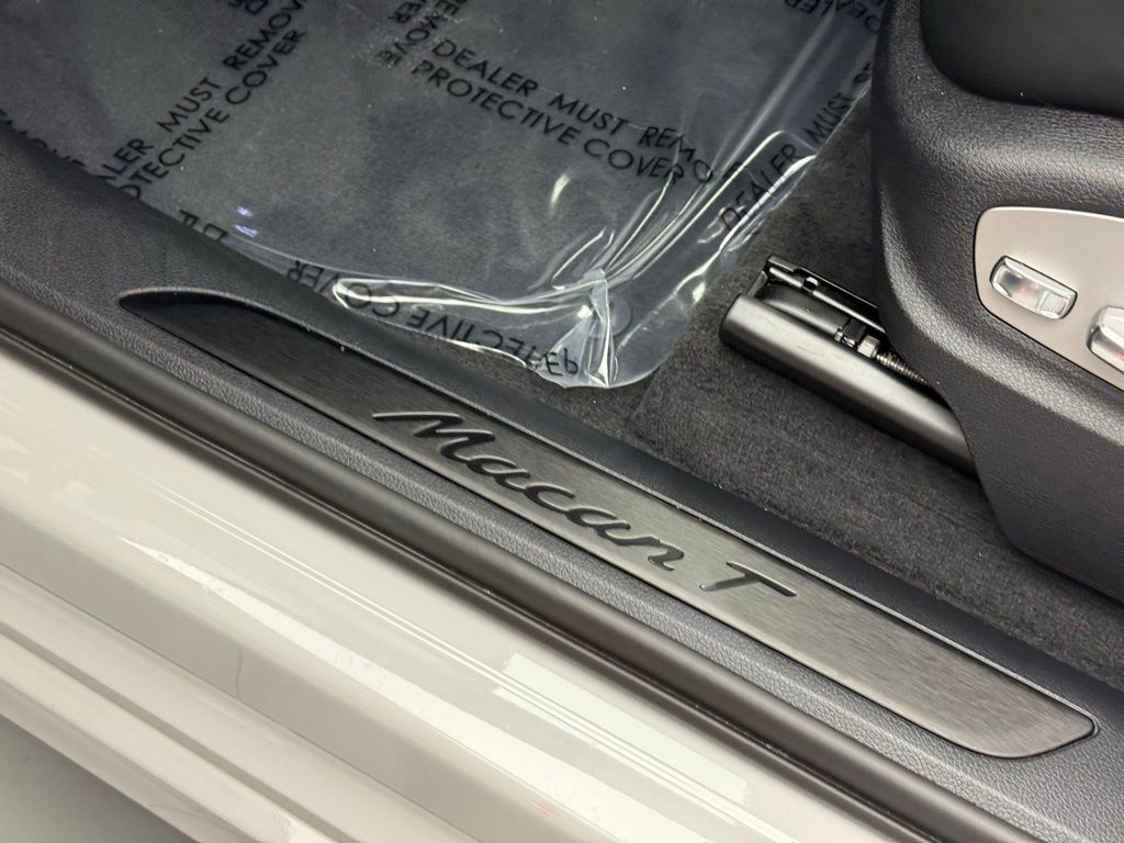 Thumbnail: 2023 Porsche Macan - 28