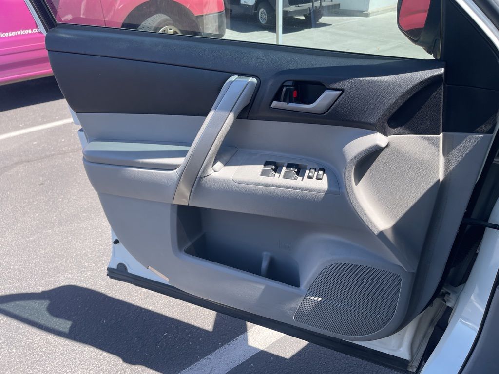2012 Toyota Highlander SE 6