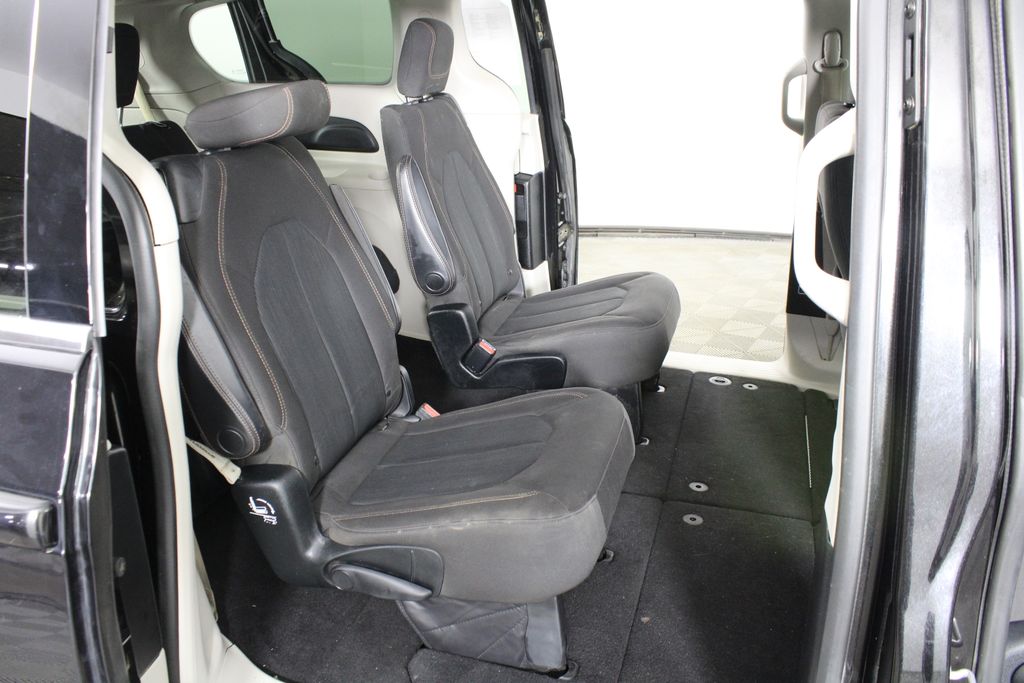 Used 2017 Chrysler Pacifica for sale in 