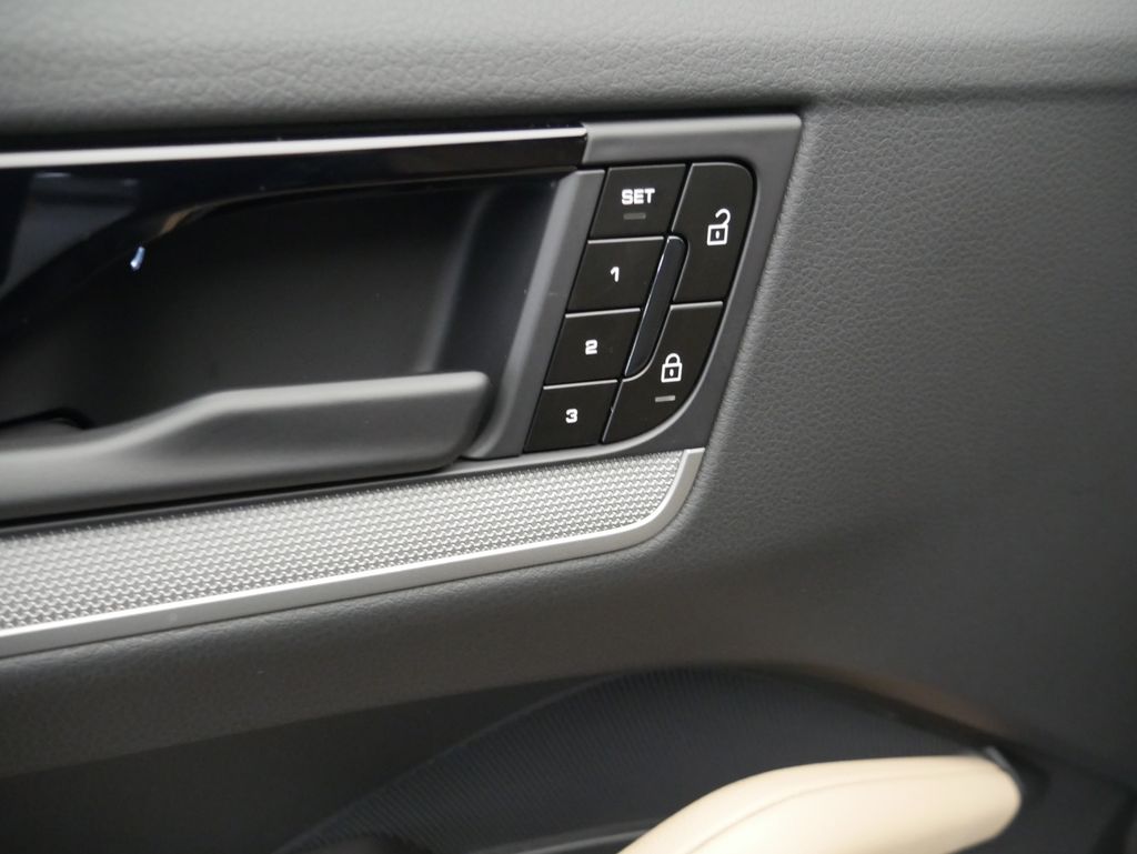 Thumbnail: 2026 Porsche Cayenne - 17