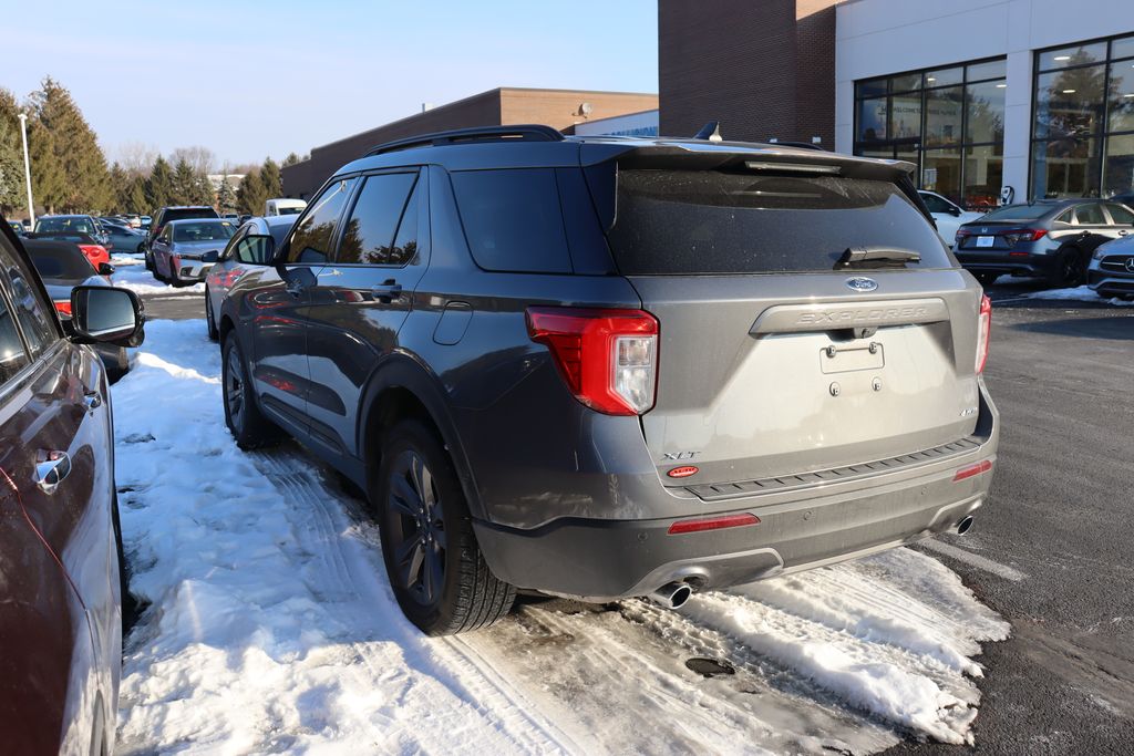 2021 Ford Explorer XLT 2