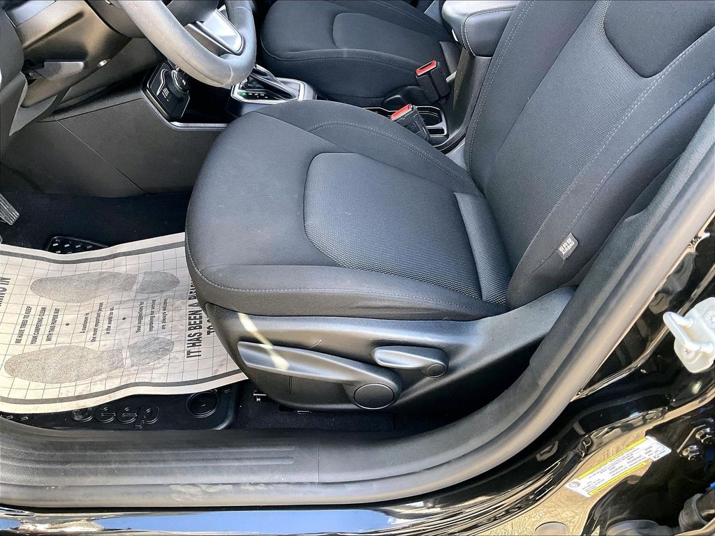 2023 Jeep Renegade — photo 30