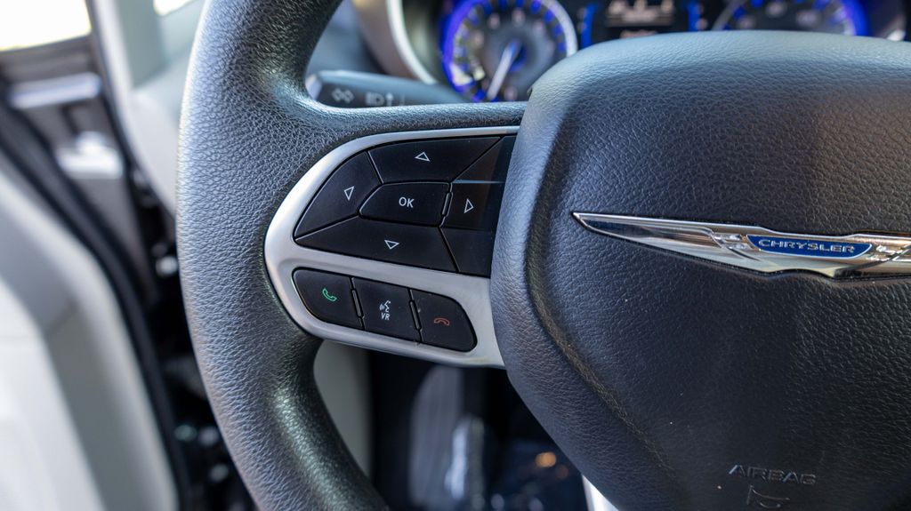 Used 2017 Chrysler Pacifica Touring L 4D Passenger Van