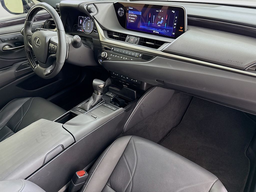 Thumbnail: 2021 Lexus ES - 30