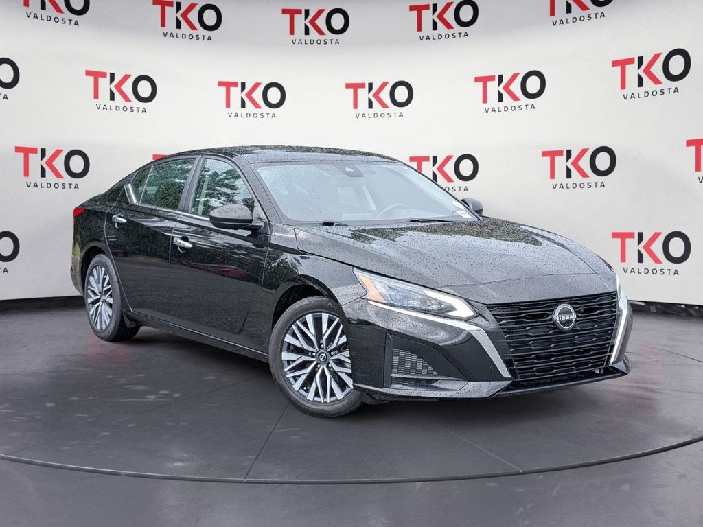 Used 2024 Nissan Altima Sedan