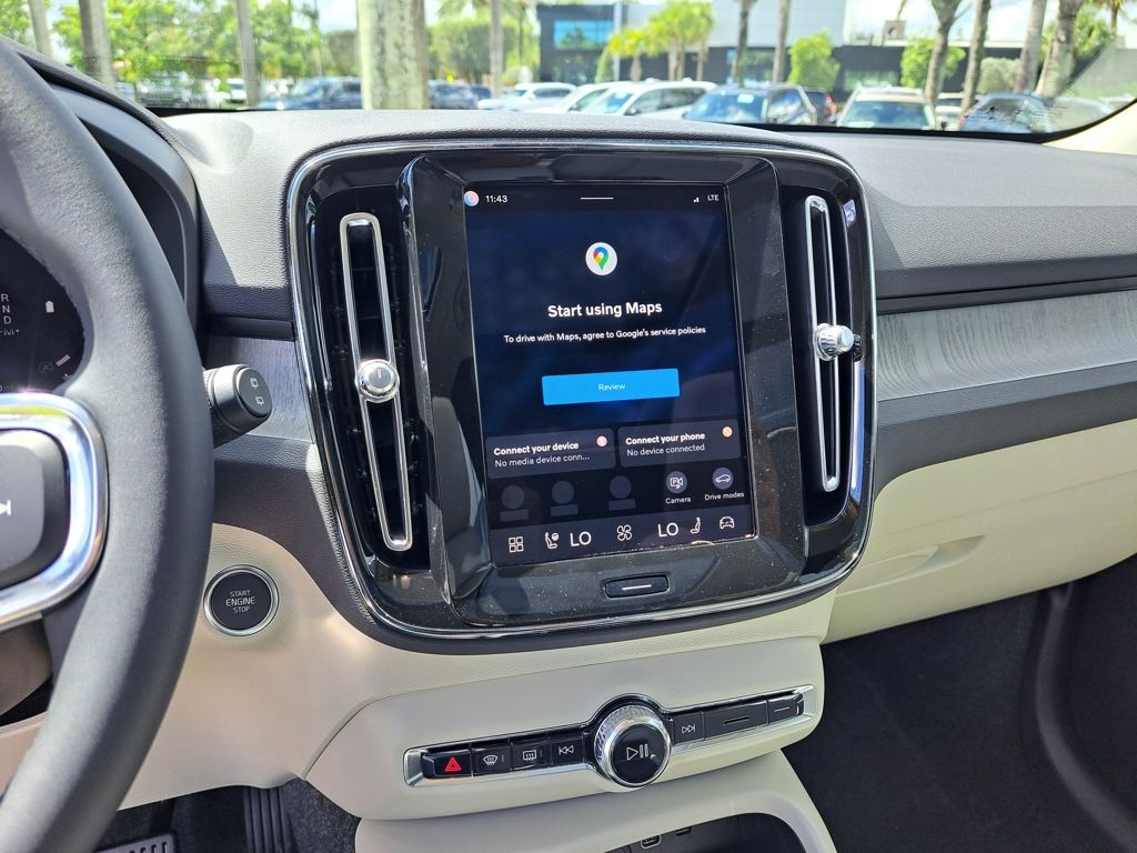 2026 Volvo XC40 Plus - Photo 11