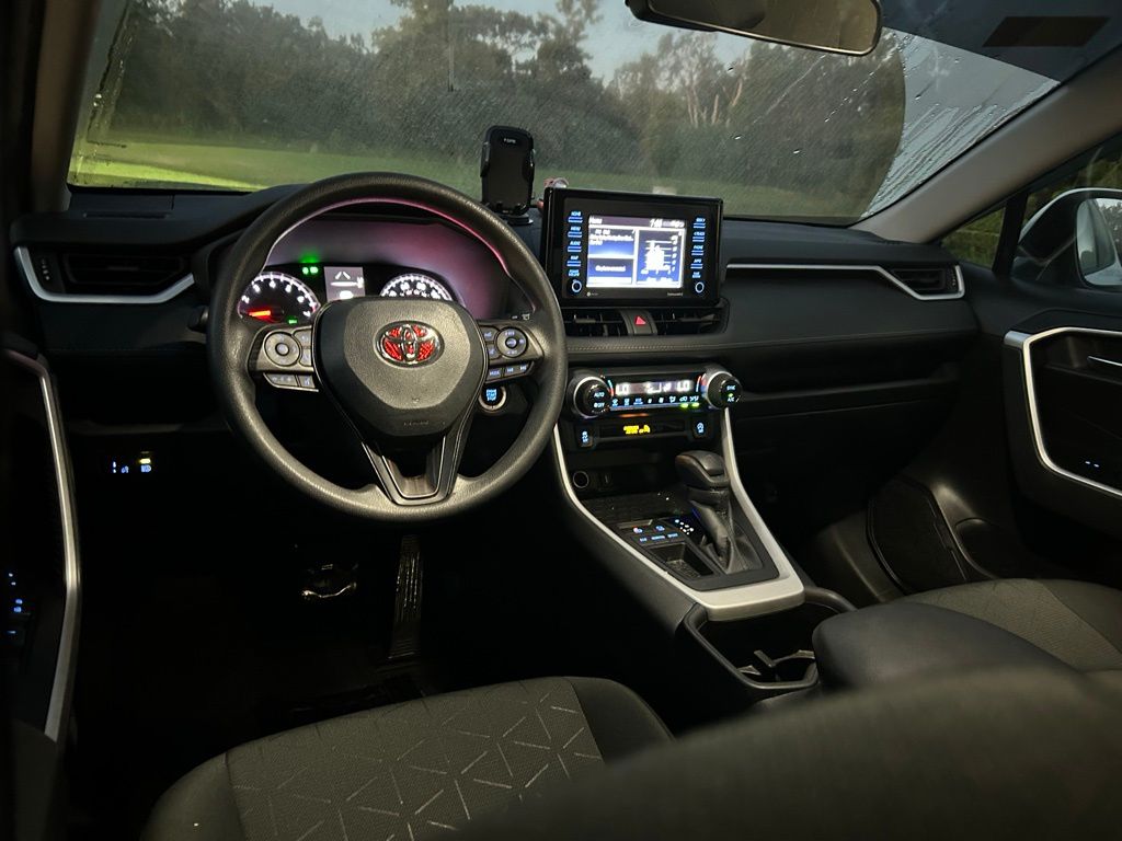 Thumbnail: 2022 Toyota RAV4 - 12