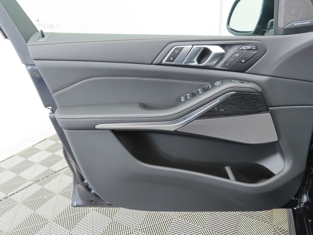 Thumbnail: 2026 BMW X7 - 24