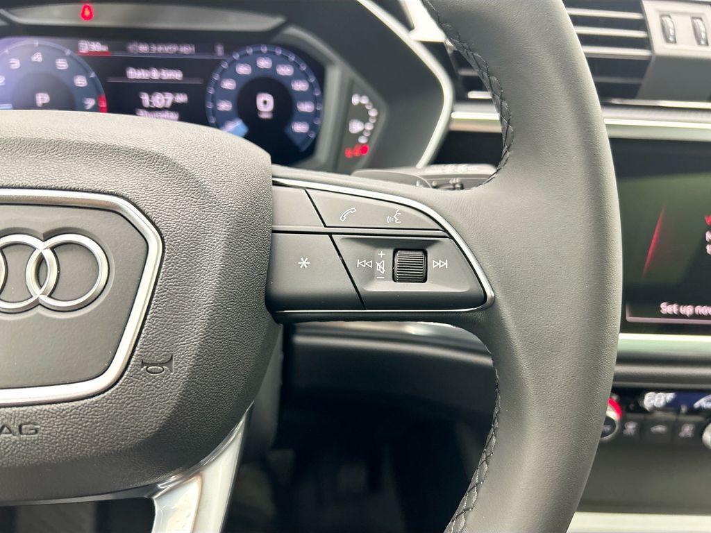 Thumbnail: 2025 Audi Q3 - 12