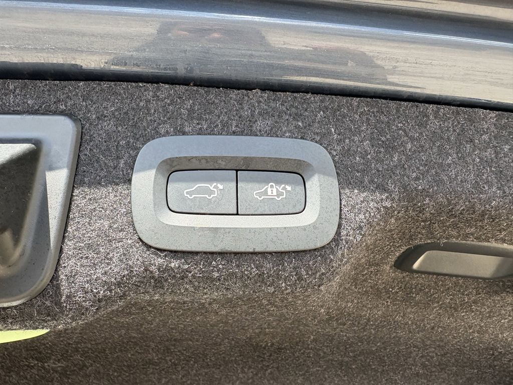 Used 2023 Denim Blue Metallic Volvo Ultimate image 29