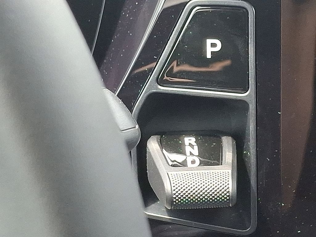 Thumbnail: 2025 Porsche Macan - 16