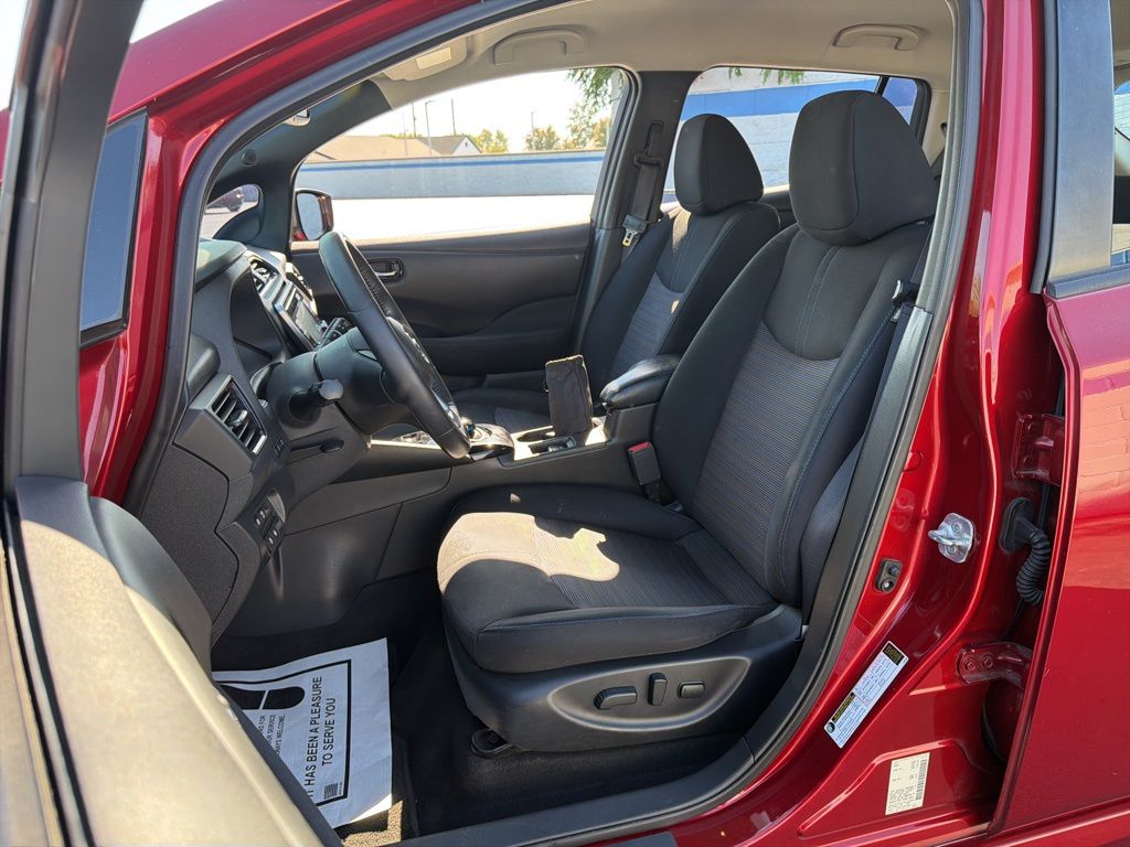 Thumbnail: 2018 Nissan Leaf - 18