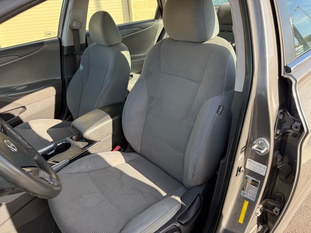 Thumbnail: 2013 Hyundai Sonata - 8