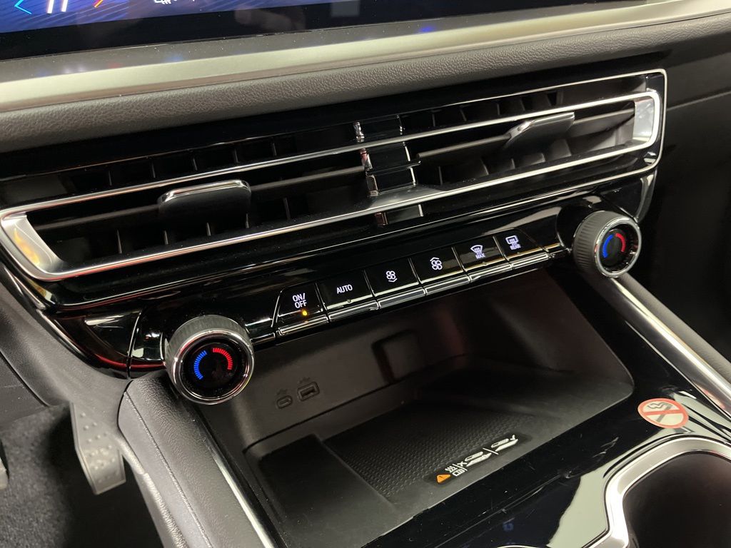 Thumbnail: 2025 Chevrolet Traverse - 32