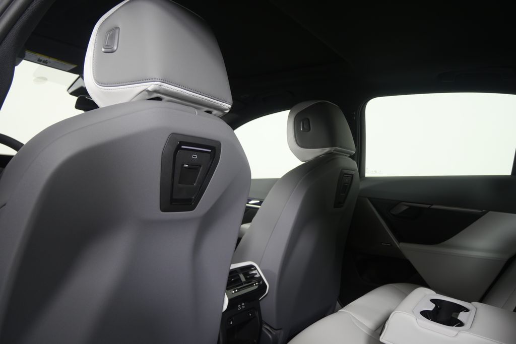 Thumbnail: 2027 BMW 5 Series - 16