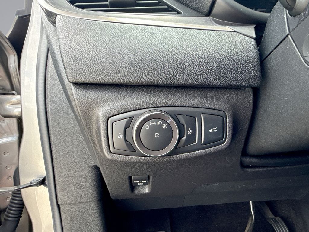 Thumbnail: 2017 Lincoln MKC - 28
