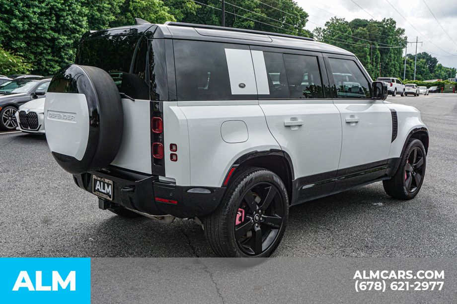 Used 2024 White Land Rover X-Dynamic SE image 5