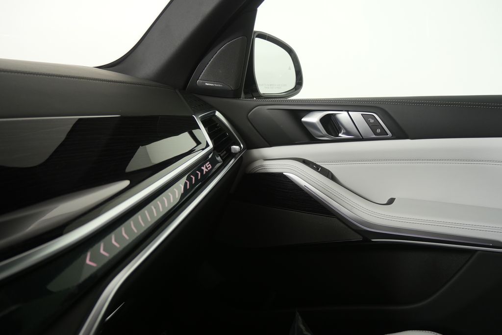 Thumbnail: 2026 BMW X5 - 25