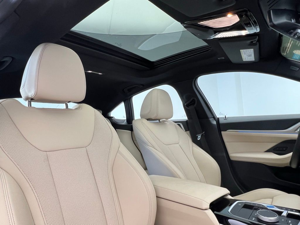 2024 BMW i4 eDrive35 8