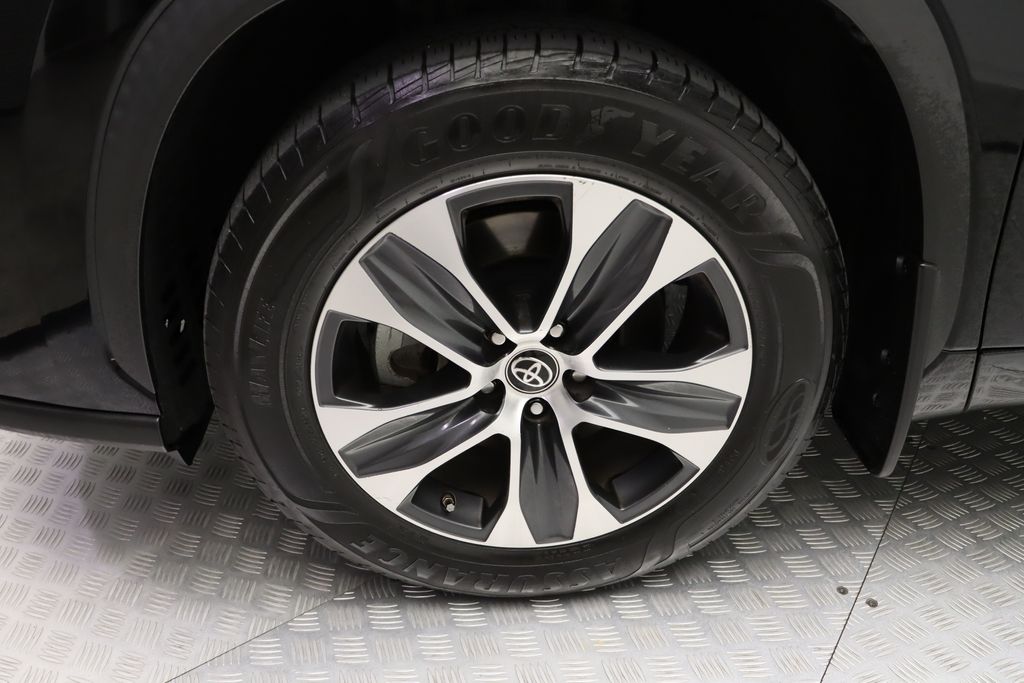 Thumbnail: 2022 Toyota Highlander - 4