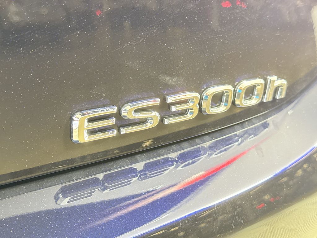 2025 Lexus ES Hybrid 300h 22