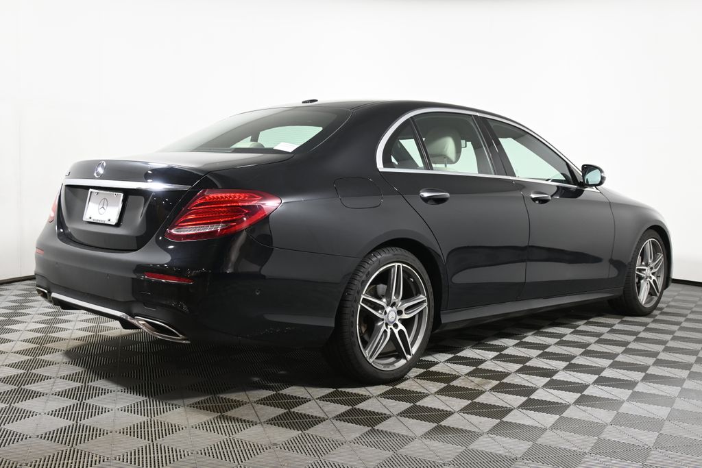 Thumbnail: 2017 Mercedes-Benz E-Class - 10