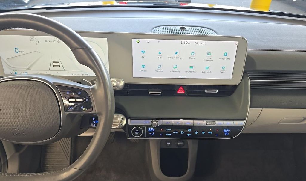 Used 2023 Green Hyundai SEL image 6