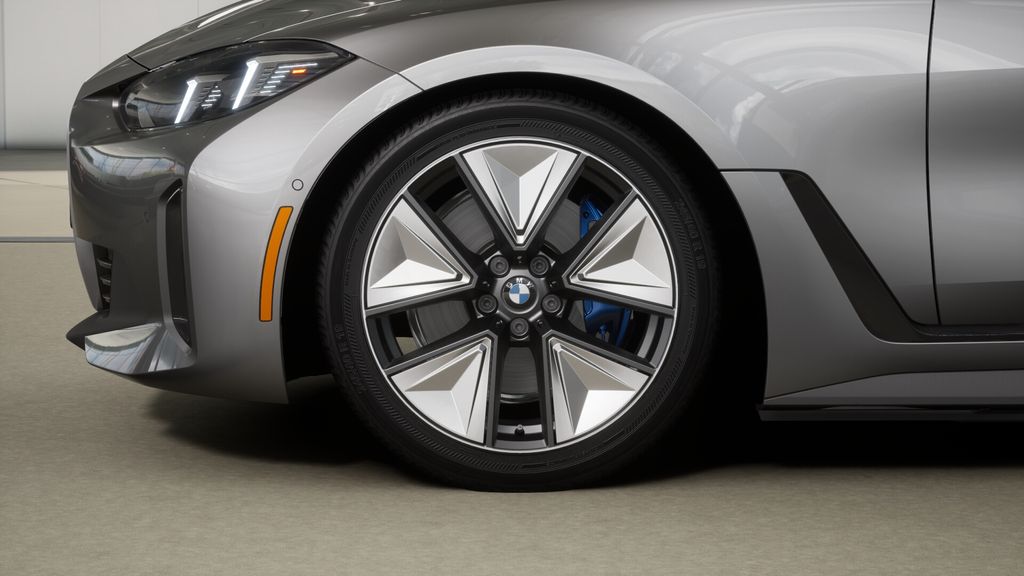 Thumbnail: 2025 BMW i4 - 7